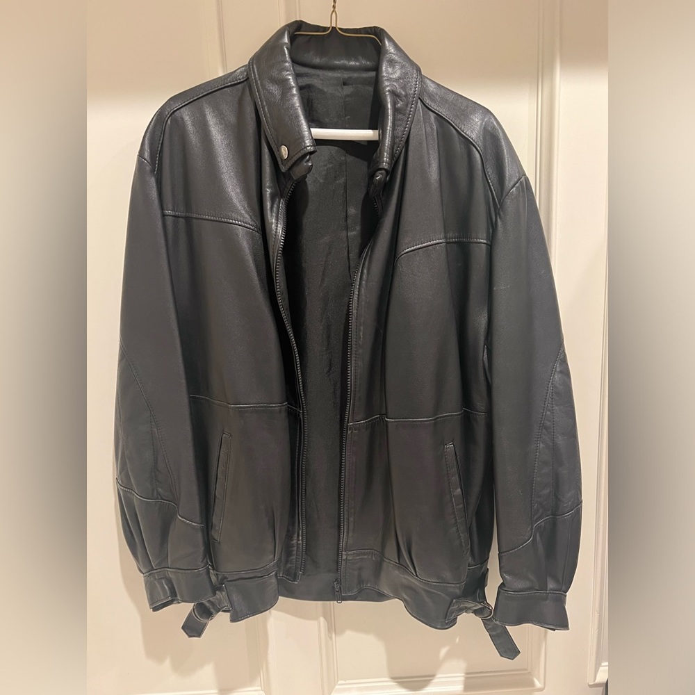 Men’s leather bomber jacket